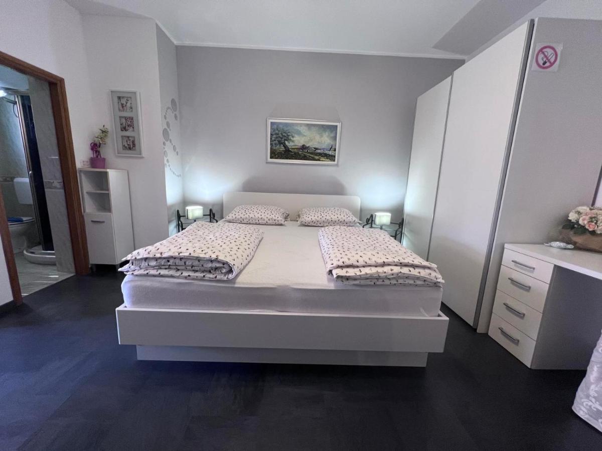 Toni777 Apartment Rovinj Bagian luar foto