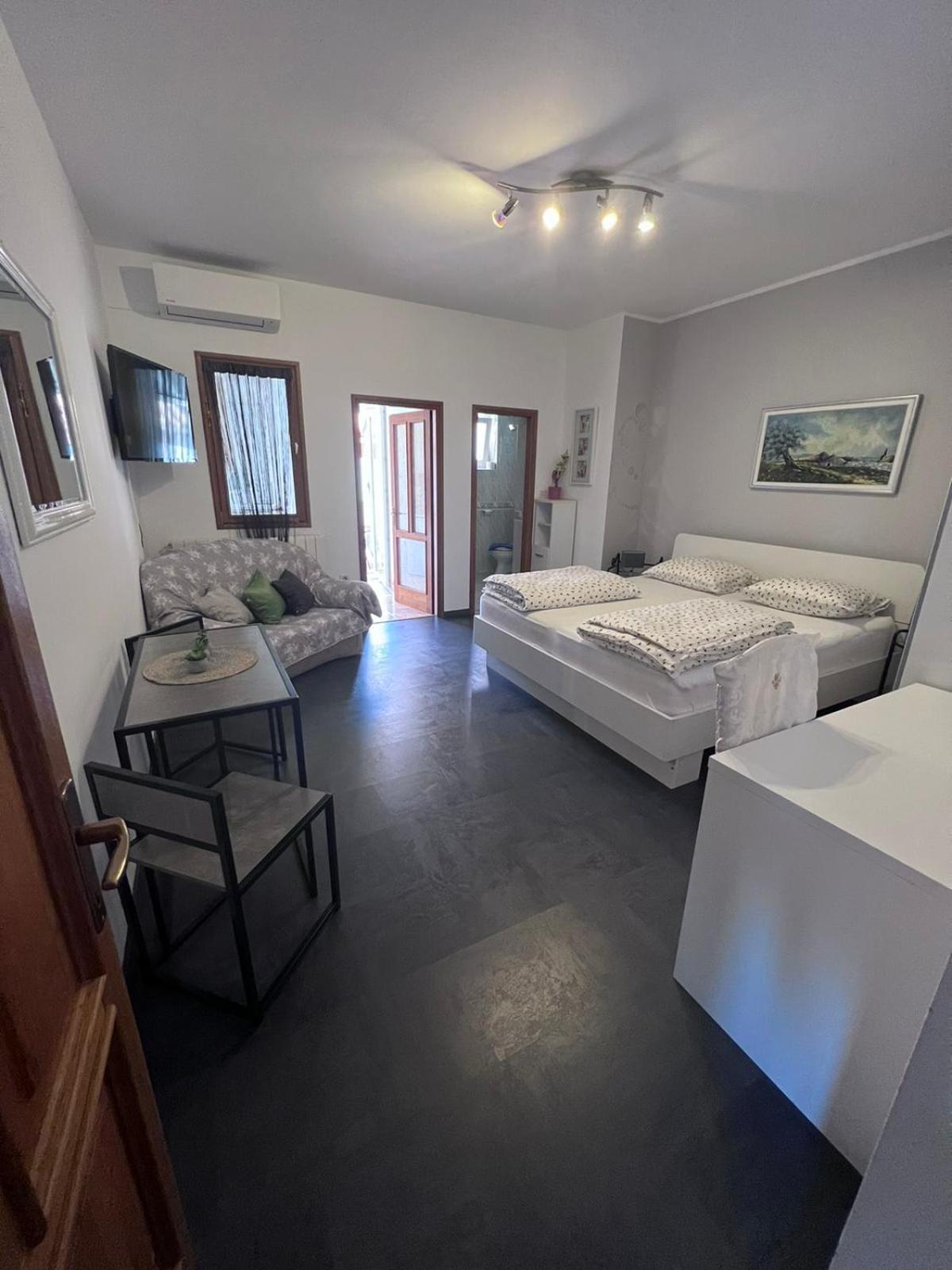 Toni777 Apartment Rovinj Bagian luar foto